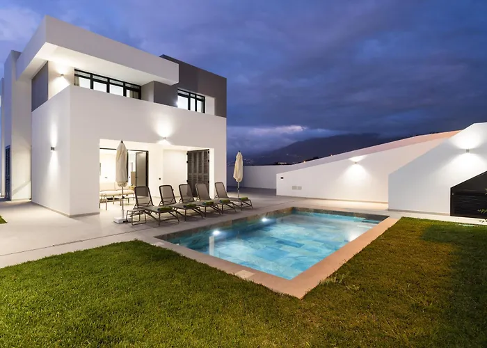 Semesterbostad Gorvorana 3 - Piscina Privada, Bbq